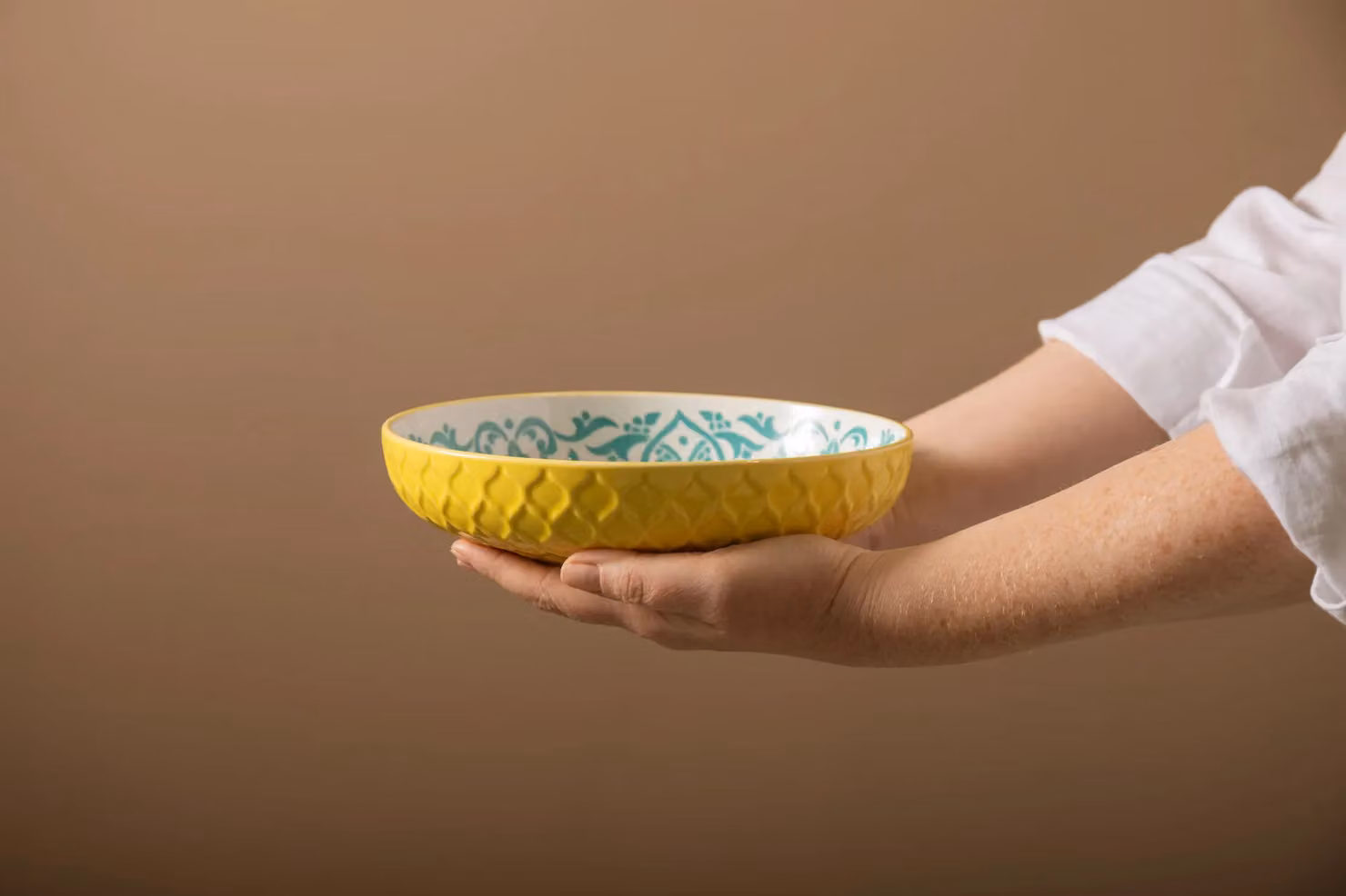 Mikasa Glazed Stoneware Geometric Pasta Bowl in Yellow and Blue, 21 cm – 4