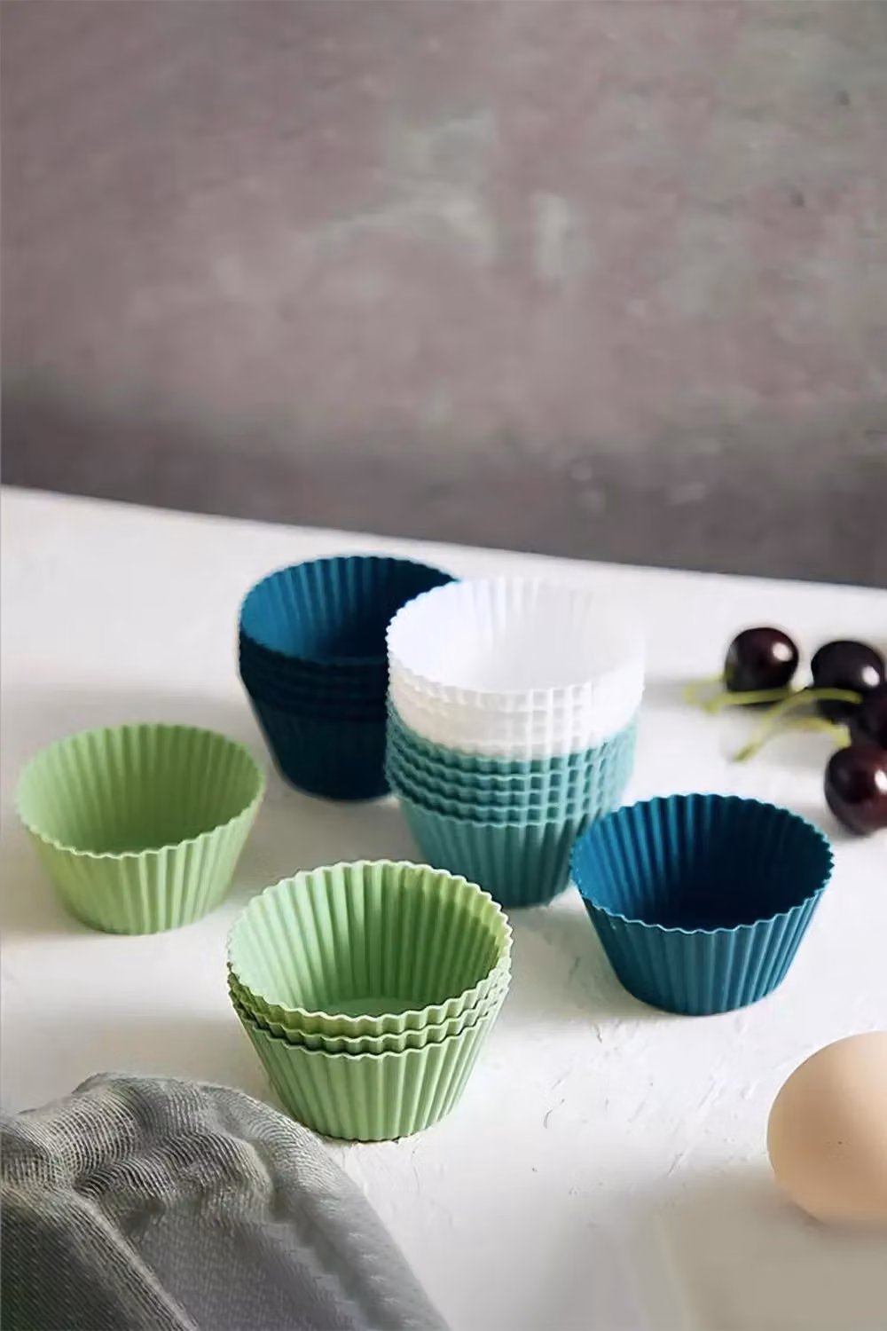 Living and Home 24pcs Reusable Silicone Round Muffin Baking Cups in Blue Multicolour – 3