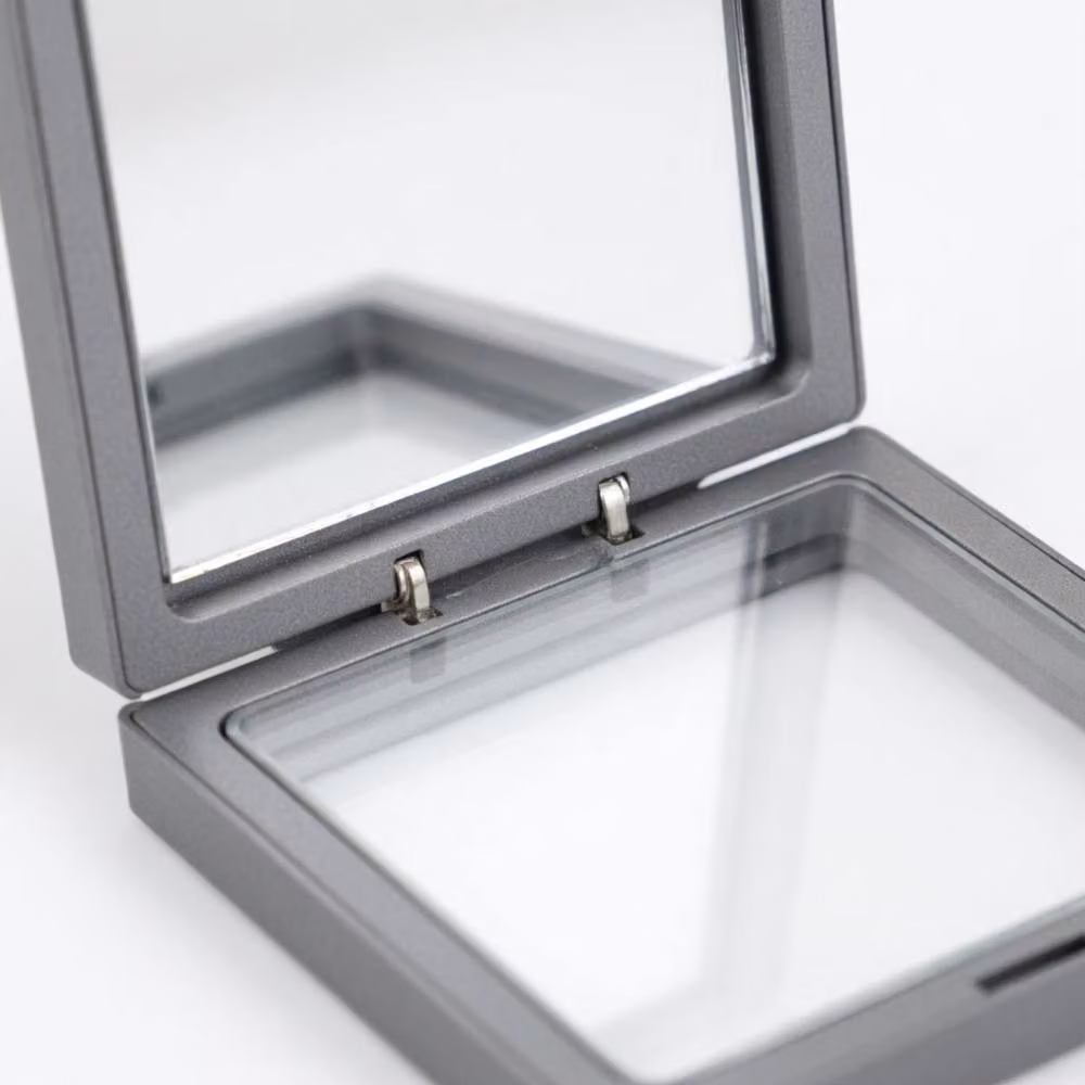 KDMD Med 3D Floating Frame Display in Grey for Jewelry and Collectibles, W/D/H: 9 x 9 x 9 cm – 2