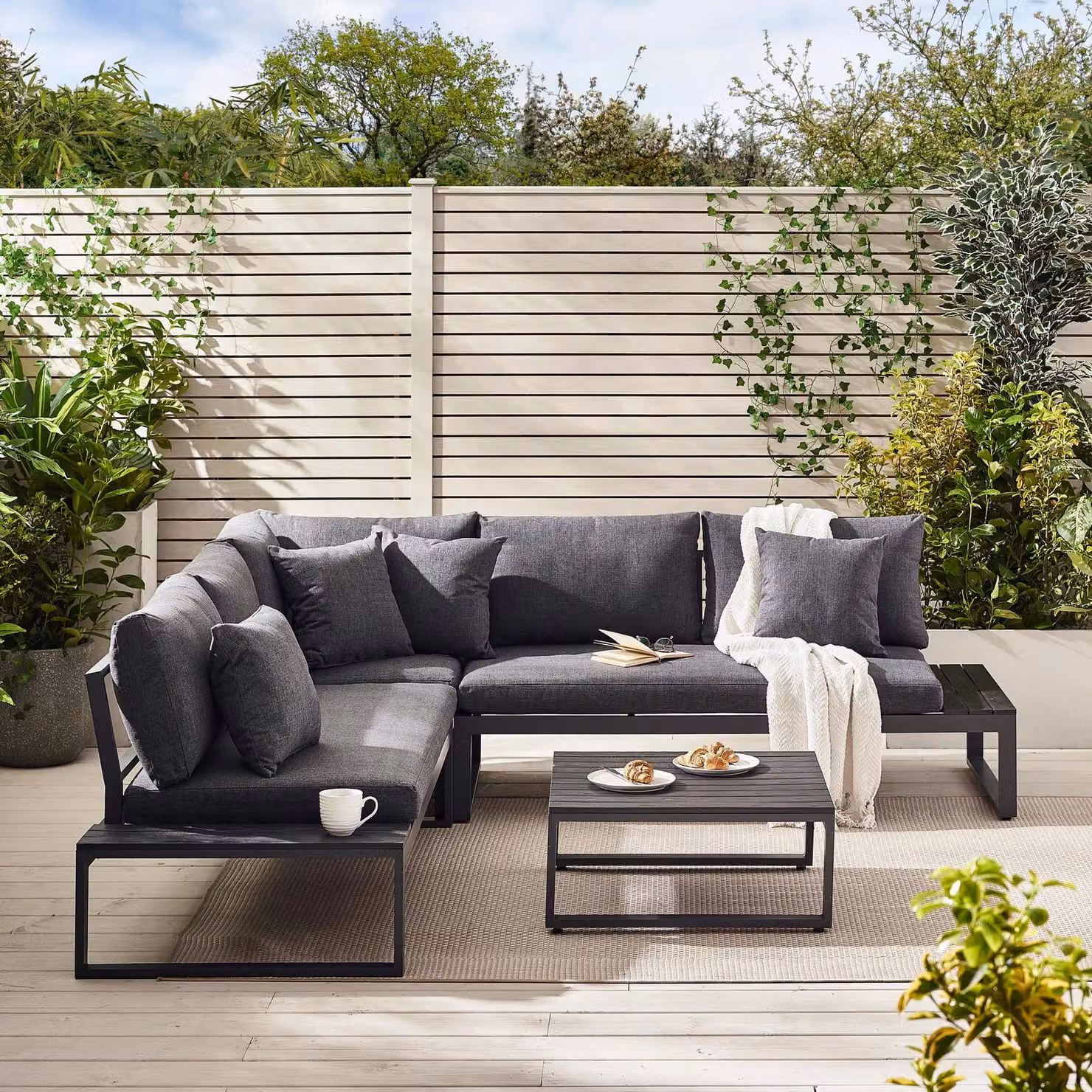 FurnitureboxUK Dubai 6 Seater Modern Outdoor Corner Sofa and Table Set in White and Grey Metal and Wood – 2