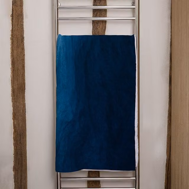 Benjamin Tate Design LTD Abstract Blue Liquid Fluid Graphic Bath Towel - Blue