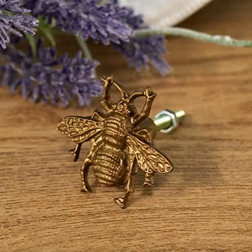Melody Maison Bumblebee Drawer Knob in Polished Gold, W/D/H: 5.5 x 5.5 x 5.5 cm