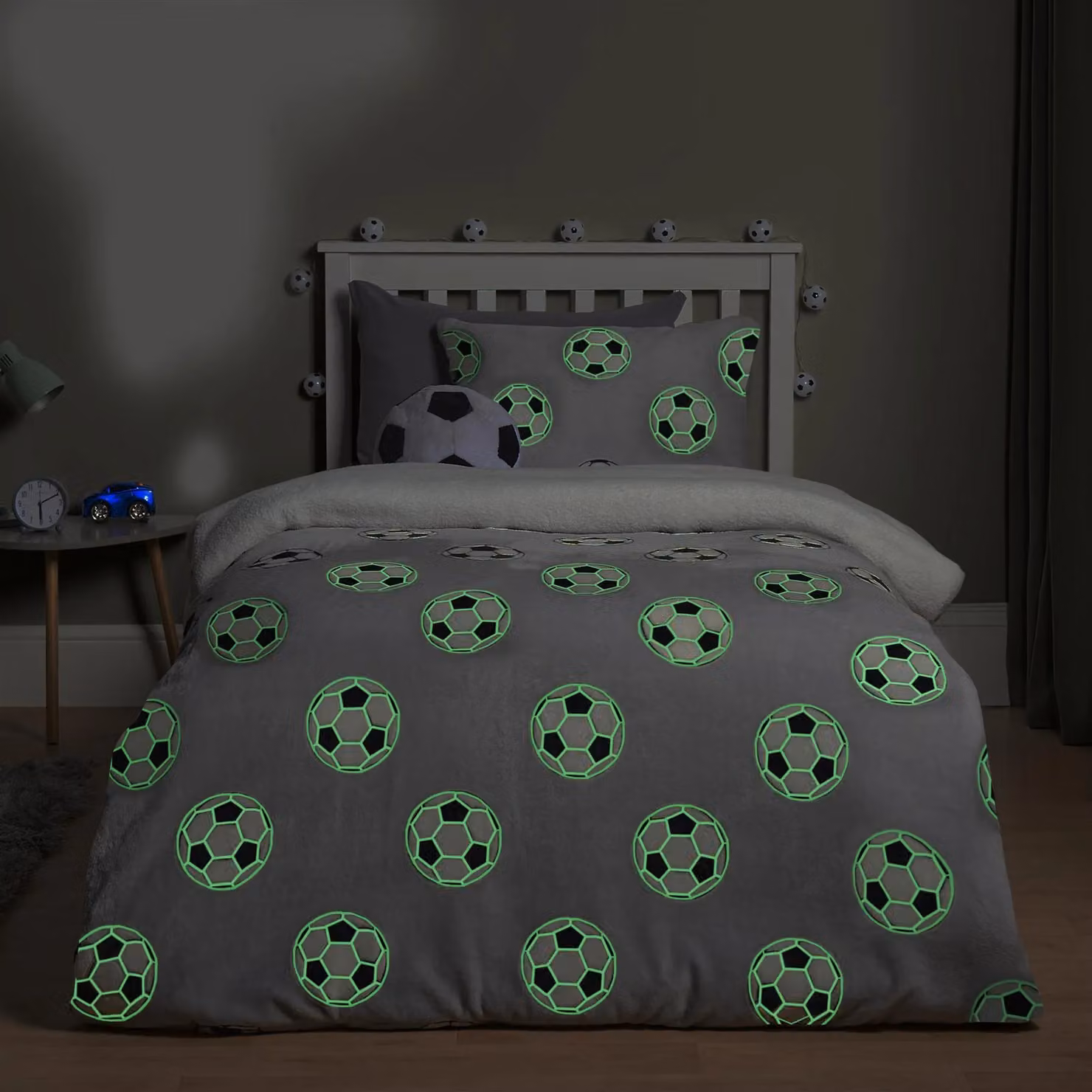 OHS Glow In The Dark Ultra Soft Football Print Kids Duvet Cover and Pillowcase Set, Grey, W: 140 cm, L: 200 cm – 2