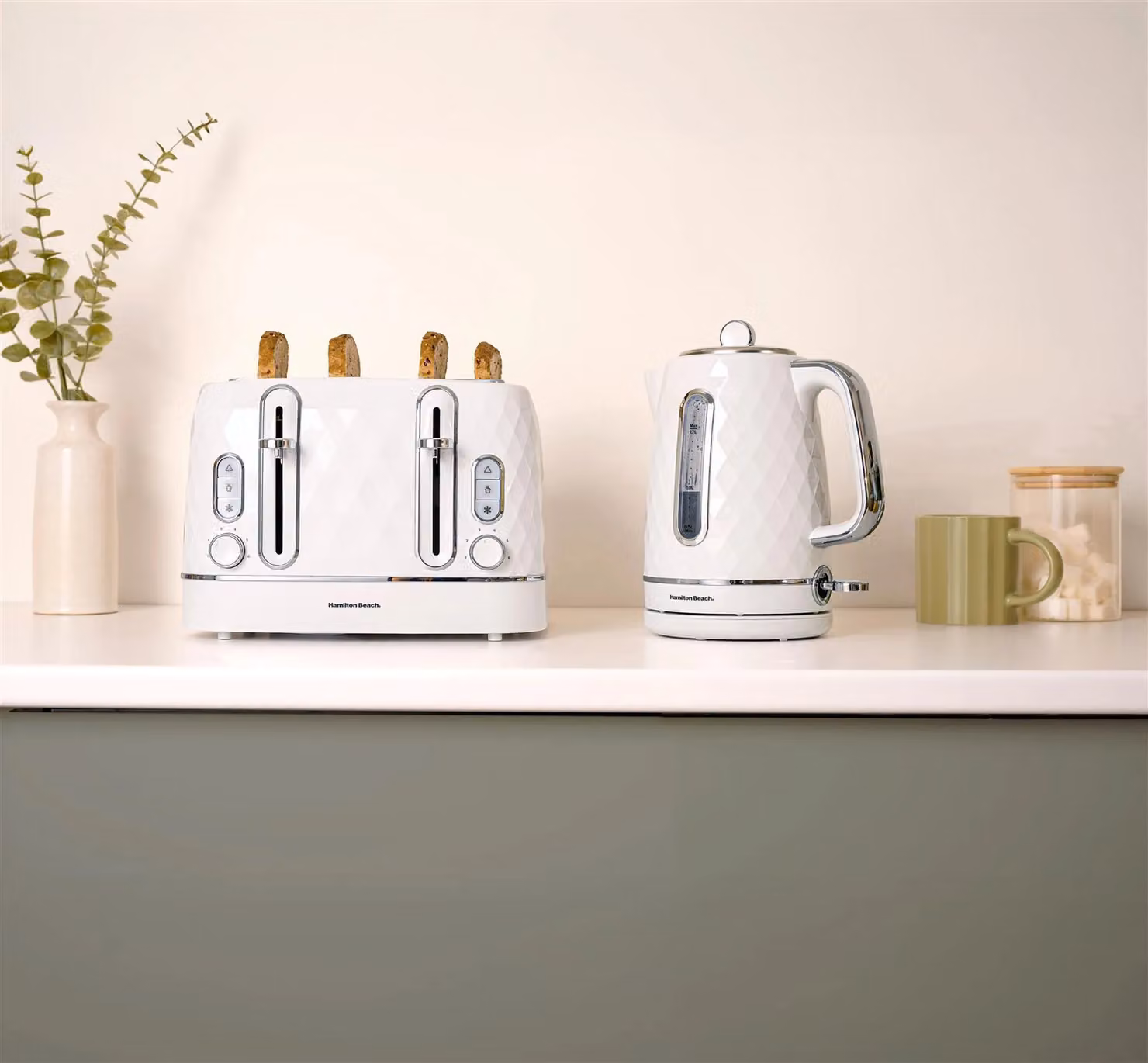 Hamilton Beach Diamond Textured Kettle and 4-Slice Toaster Set, White – 1