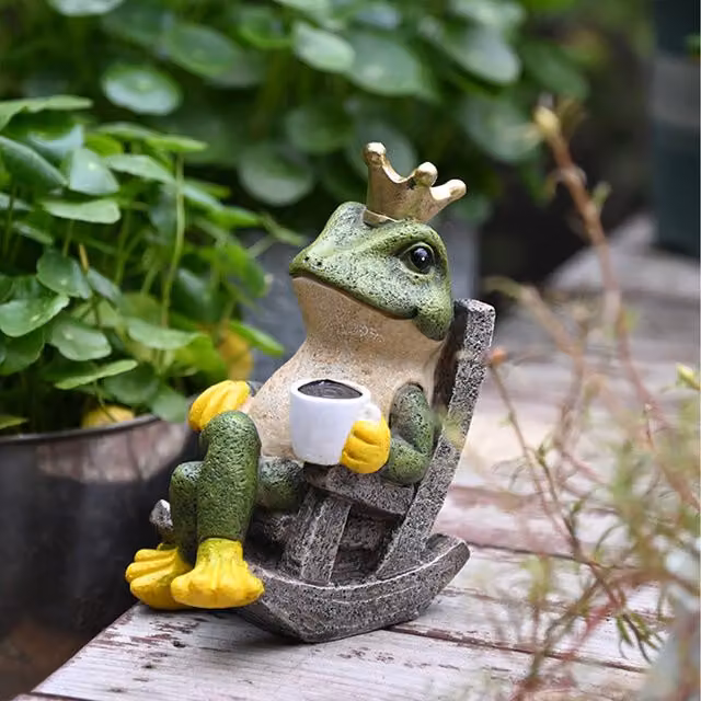 Lifeideas Frog Prince Tabletop Ornament with Coffee Cup, Green