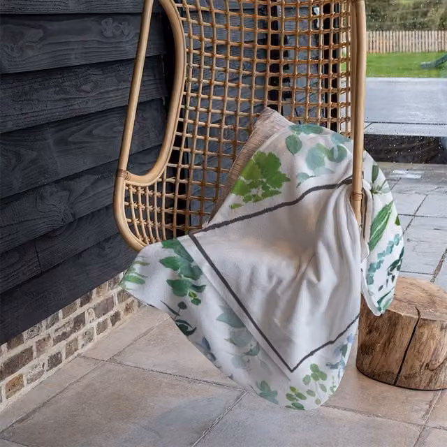 Benjamin Tate Design Green Leaves Floral Fleece Blanket in Green and Sand, W/D/H: 120 x 150 cm
