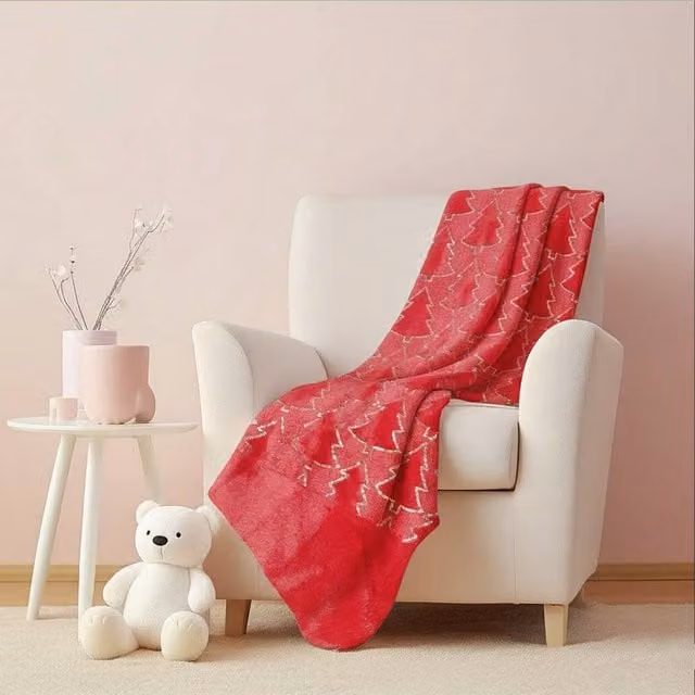 Snug City Christmas Tree Print Faux Fur Throw Blanket in Red, W: 150 cm, D: 200 cm
