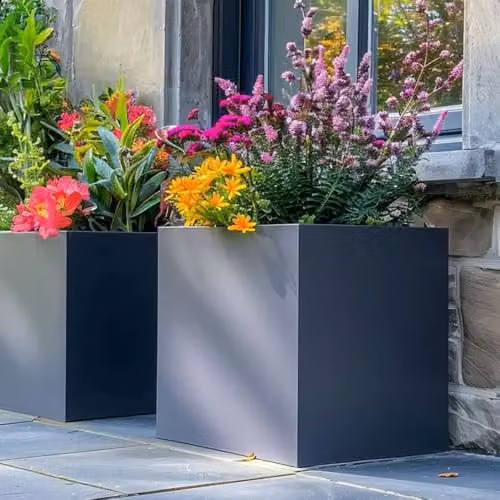 Tulipy Galvanised Steel Square Planter, Grey, W: 40 cm, D: 40 cm, H: 40 cm – 1