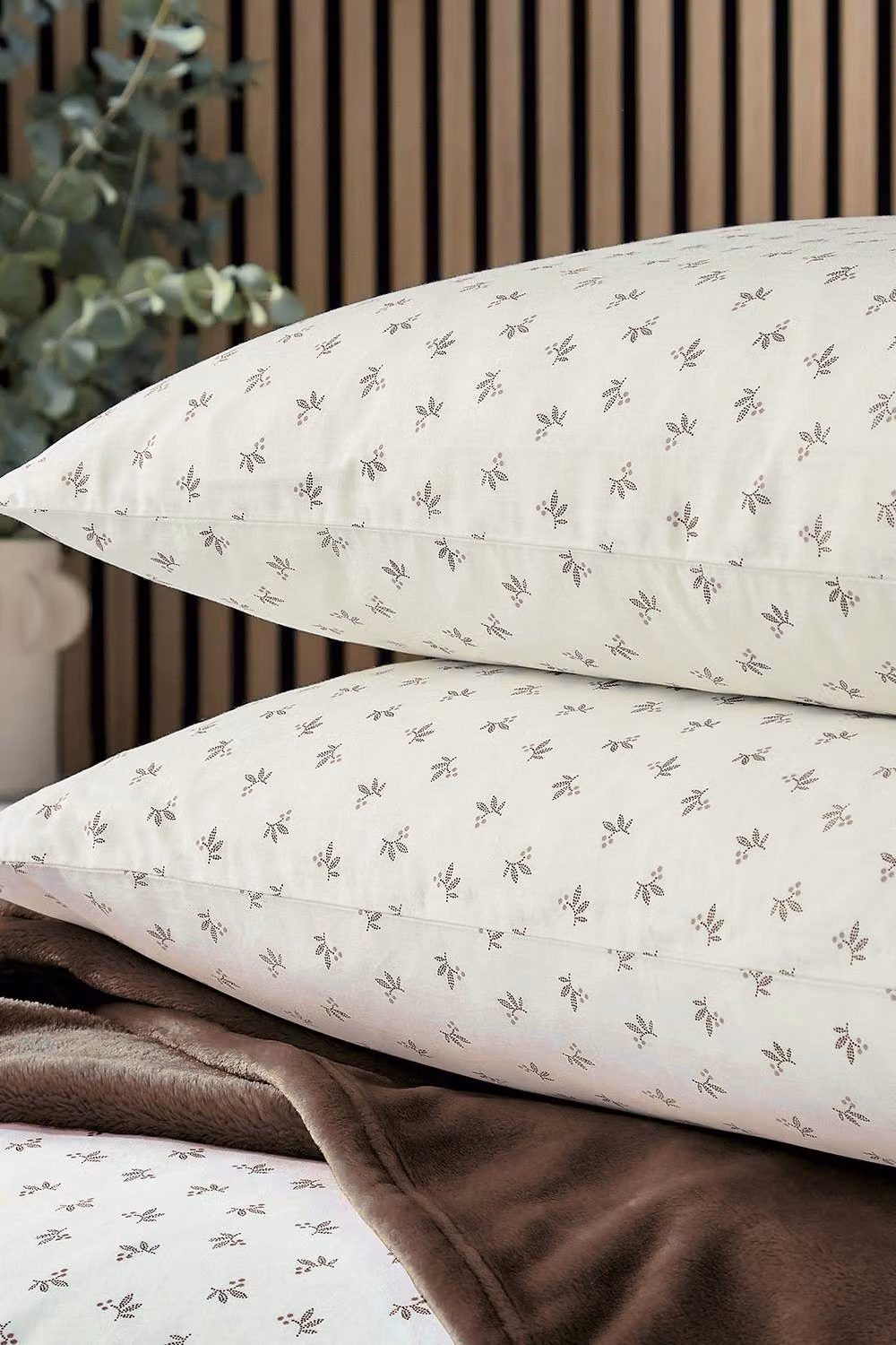 Helena Springfield Leaf Sprig Duvet Cover and Pillowcase Set in Brown and White, W: 200 cm x H: 200 cm – 4