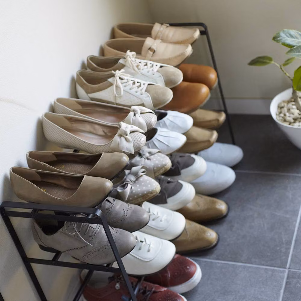 Yamazaki 3-Tier Extendable Metal Shoe Rack in Matt Black, W41-70 x D25 x H46 cm – 3