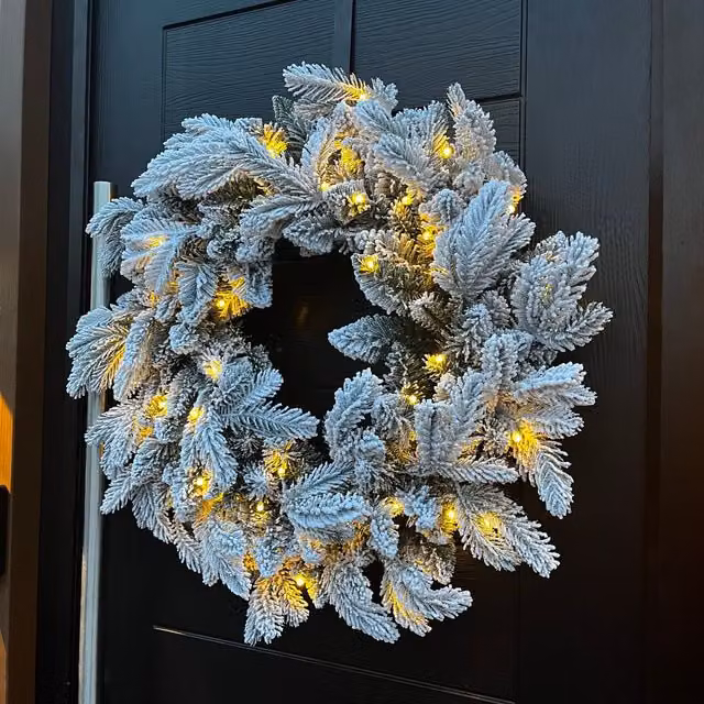 Outdoor Living Snow Flocked Mixed Branch Prelit Christmas Wreath with Timer in Green and White, Diameter: 60 cm – 1