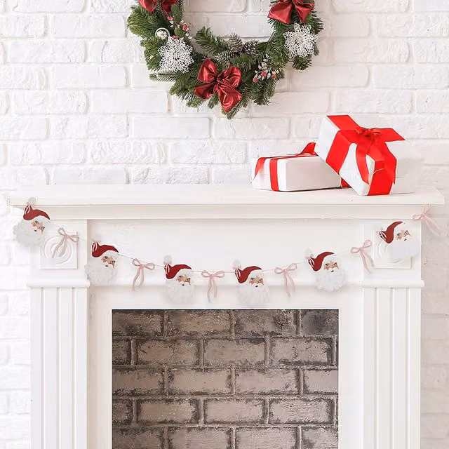 Club Green Santa and Bow Card Party Garland, 2m, Green, Red and Multicolour