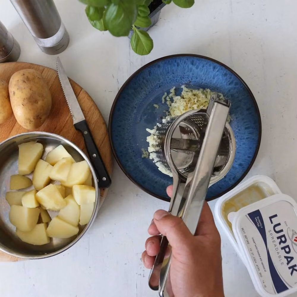 Havendro Stainless Steel Potato Ricer and Vegetable Masher in Silver, 25 cm – 5