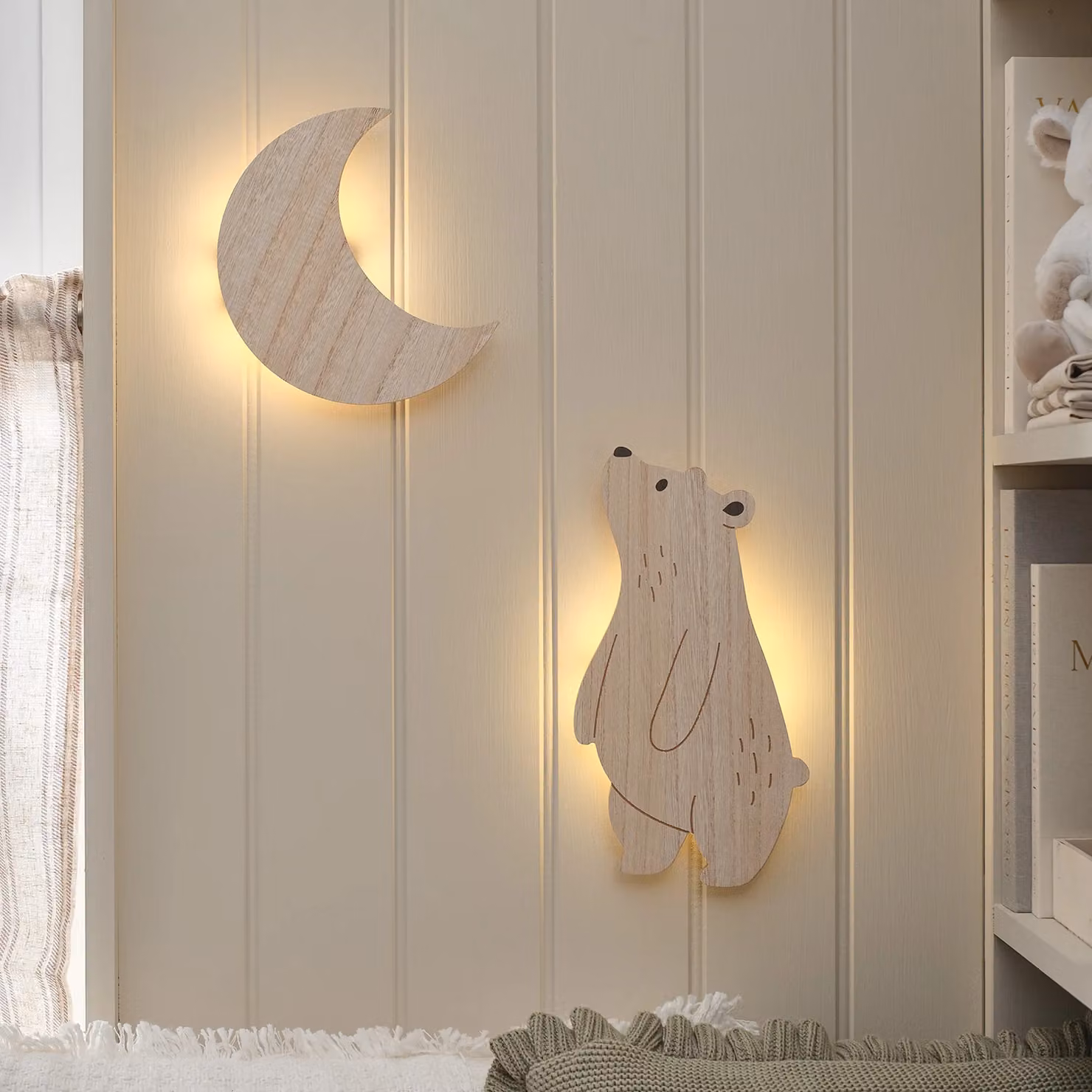 Lights4fun Bear & Moon Children's Wooden Wall Night Light in White and Beige with Remote Control, Timer and Dimming Function