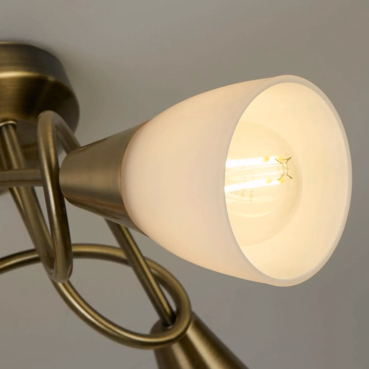 Lighting Collection Antique Brass 3 Light Ceiling Light in Gold and White – 3