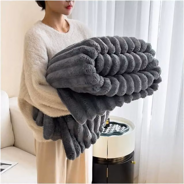 Dyzi Luxurious Double-Sided Faux Fur Winter Throw Blanket in Grey, W/D/H: 180 x 200 cm – 1