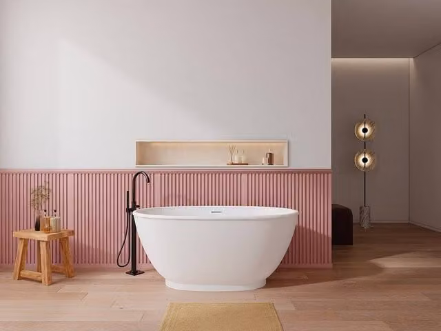 Vente-unique Oval Freestanding Acrylic Bathtub in Gloss White, W/D/H: 130 x 70 x 57 cm – 1