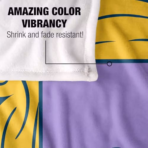 Friends Silky Touch Super Soft Fleece Throw Blanket, White, W: 152 cm, D: 127 cm – 4