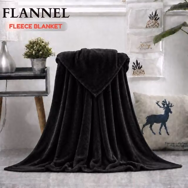 Grace Super Soft Flannel Fleece Throw Blanket in Black, W/D/H: 130 x 150 cm