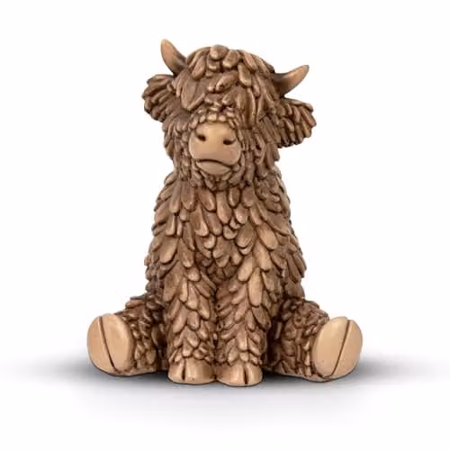 Garden Greatness Sitting Hughie Highland Cow Ornament, Brown and Multicolour Plastic Tabletop Figurine, H 15.0 cm x W 12.0 cm x D 11.0 cm