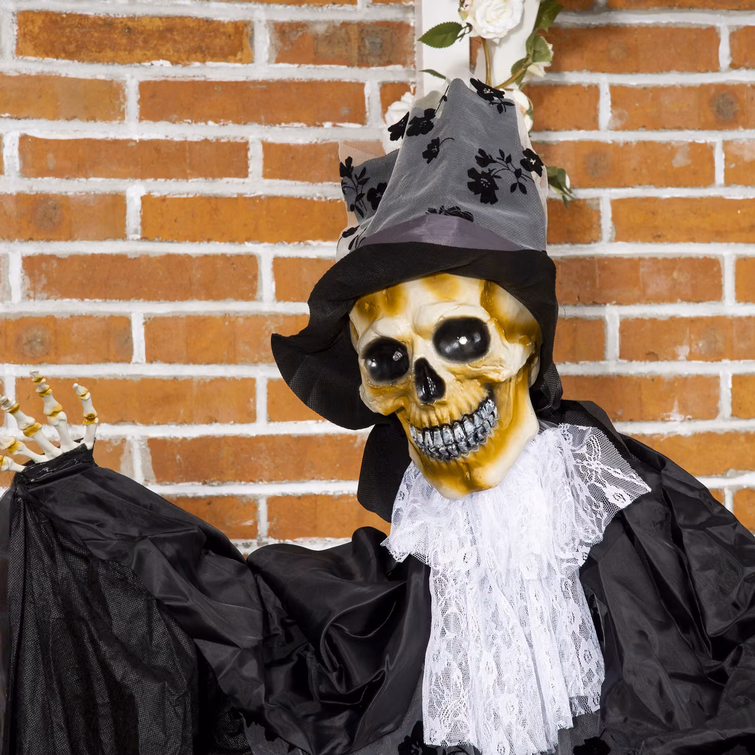 Outsunny Life Size Ghost Bridegroom Animated Halloween Decoration with Sound, Motion Activation and Light Up Eyes, Height: 189 cm, White and Black – 6