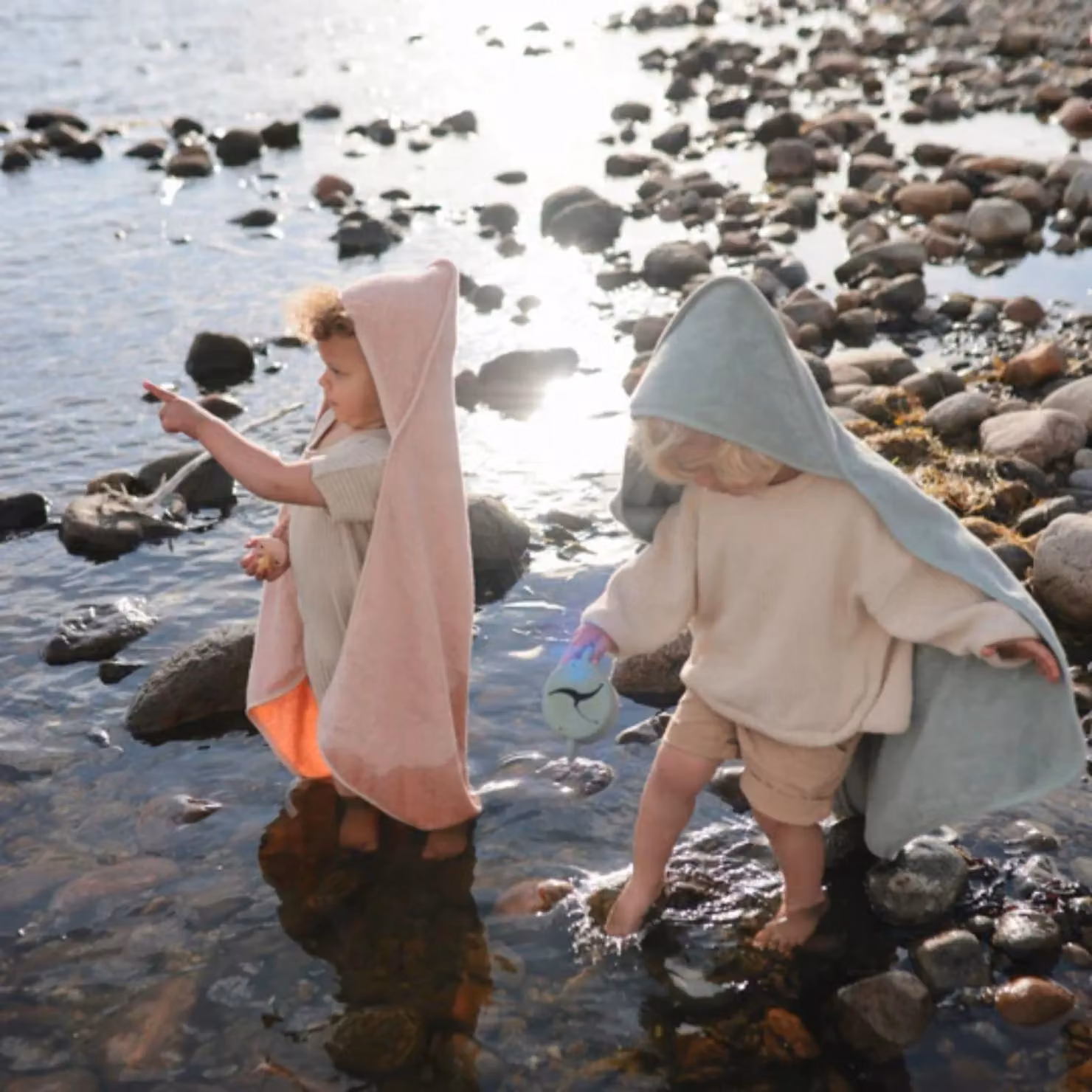 Mushie Organic Cotton Fluffy Hooded Towel in Pink – 3