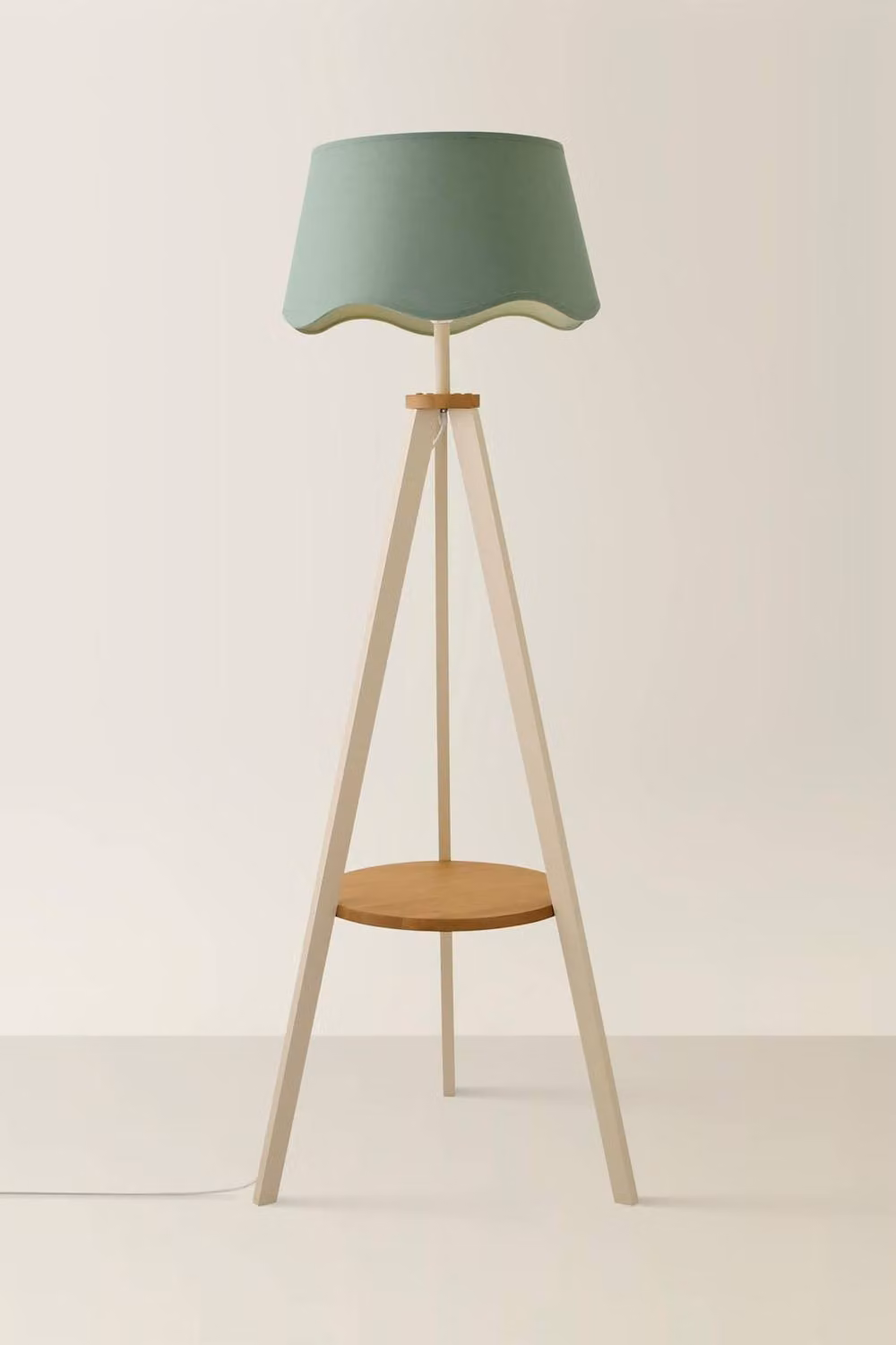 ValueLights Morrigan Vintage Tripod Floor Lamp with Scalloped Fabric Shade in Cream and Pale Green – 2
