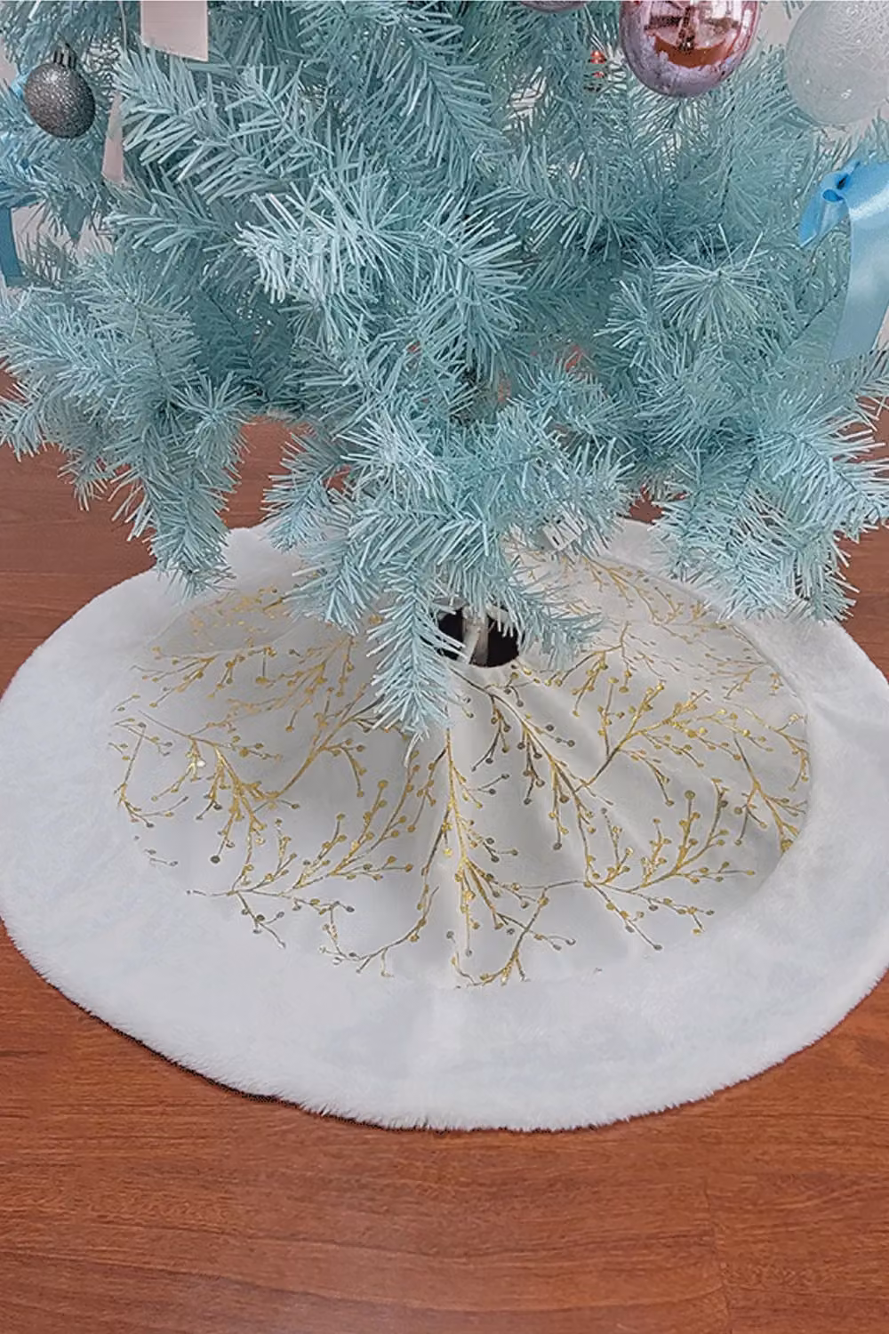 Living and Home White Plush Christmas Tree Skirt with Hot Stamping Golden Twig Detail – 1