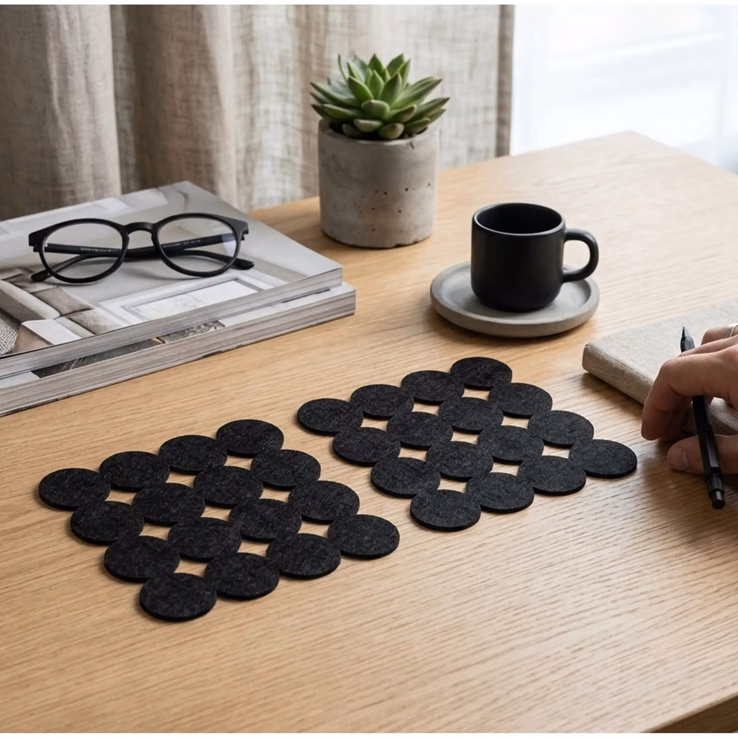 Orsina Set of Two Black Felt Graphic Design Round Placemats – 2
