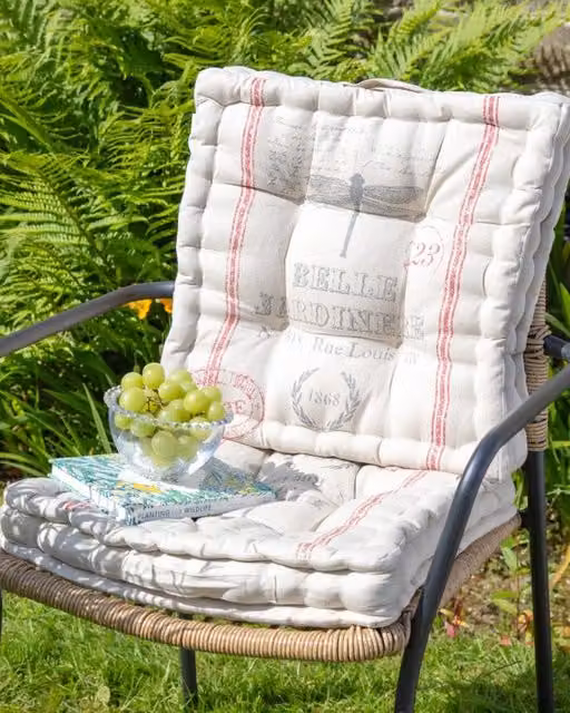 Dibor Set of 4 Traditional Insect Print Outdoor Chair Seat Pads in White, W/D/H: 40 x 40 x 40 cm