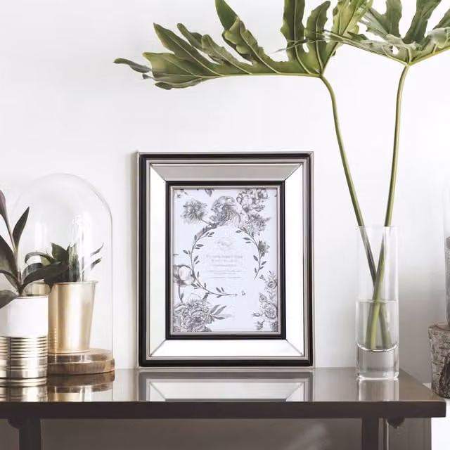 The Port. Co Gallery Mode Silver and White Mirrored Rectangular Single Tabletop Photo Frame, W/H: 20.32 x 20.32 cm