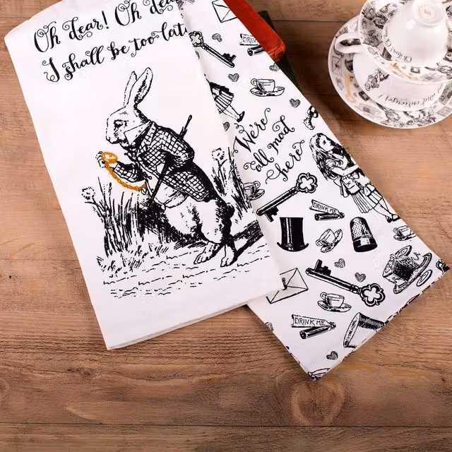 Victoria And Albert Alice In Wonderland Set of 2 Graphic Cotton Tea Towels in White and Black