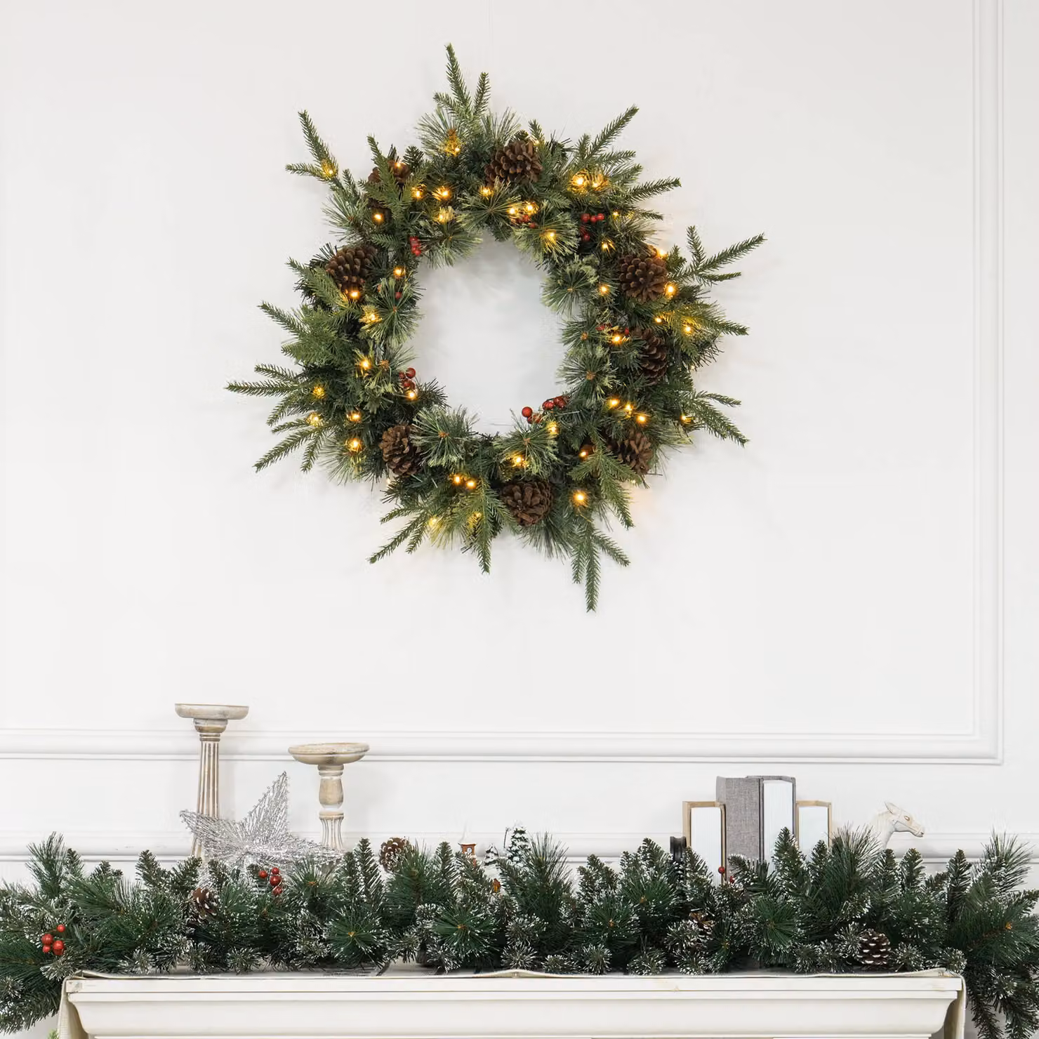 HOMCOM Christmas Wreath with LED Lights, Green and Red, Diameter: 60 cm – 2