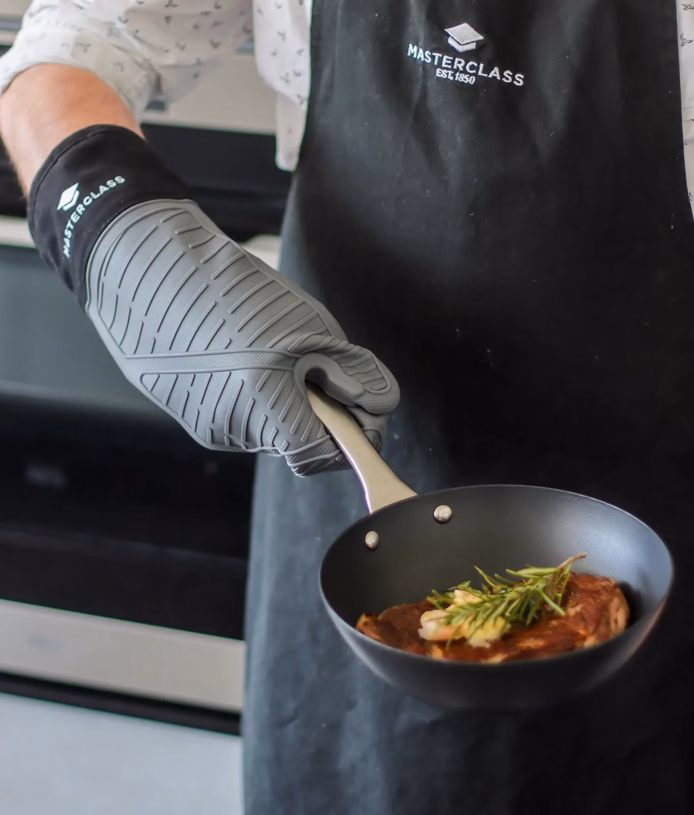 MasterClass Induction Non-Stick Ceramic Frying Pan, 26cm, Black or Grey – 3