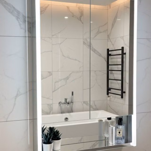 Bathroom Kingdom Poppy Illuminated LED Mirror Cabinet in Silver W: 90 cm, H: 60 cm