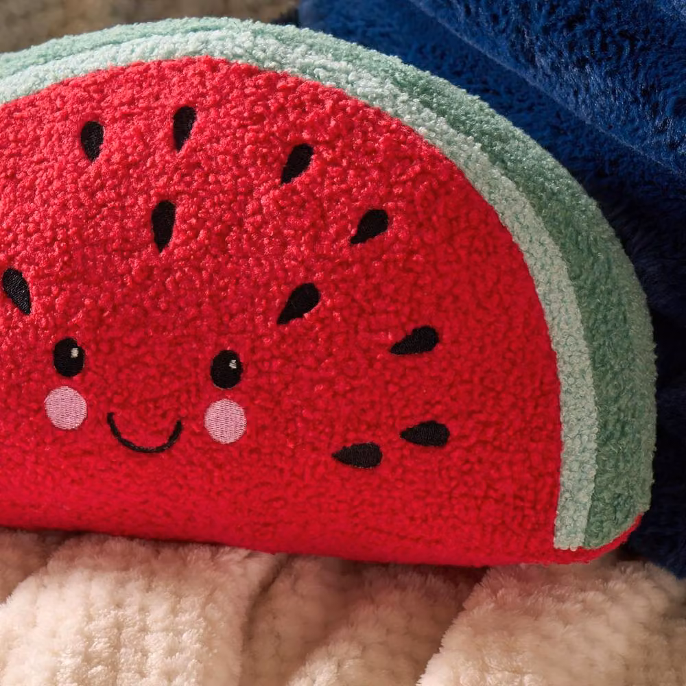OHS Red and Green Bouclé Heart Shaped Decorative Scatter Cushion – 2