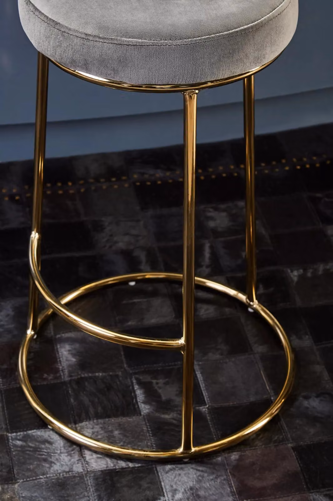 Orsina Modern Grey Velvet Tall Bar Stool with Gold Metal Legs, W/D/H: 35 x 35 x 75 cm – 3