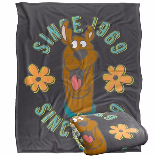 LOGOVISION Scooby Doo In The Middle Super Soft Silky Touch Fleece Throw Blanket, Multicolour, W: 152.4 cm x L: 127 cm