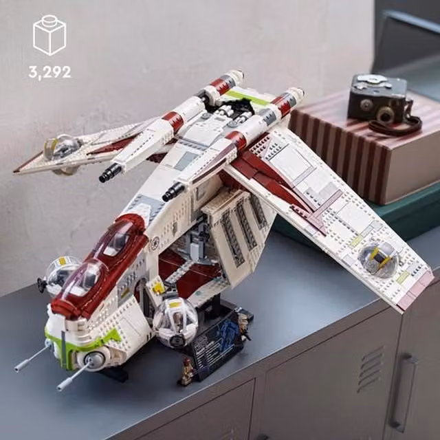 Lego Star Wars Republic Gunship 75309 Building Set in White