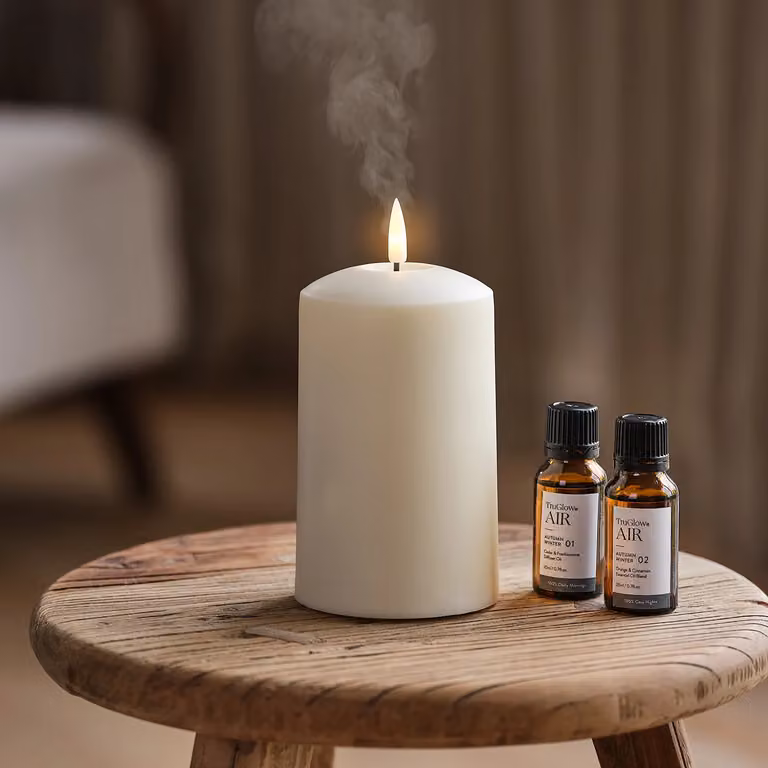 Lights4fun TruGlow AIR Portable Candle Diffuser and Autumn Winter Diffuser Oil Bundle in White