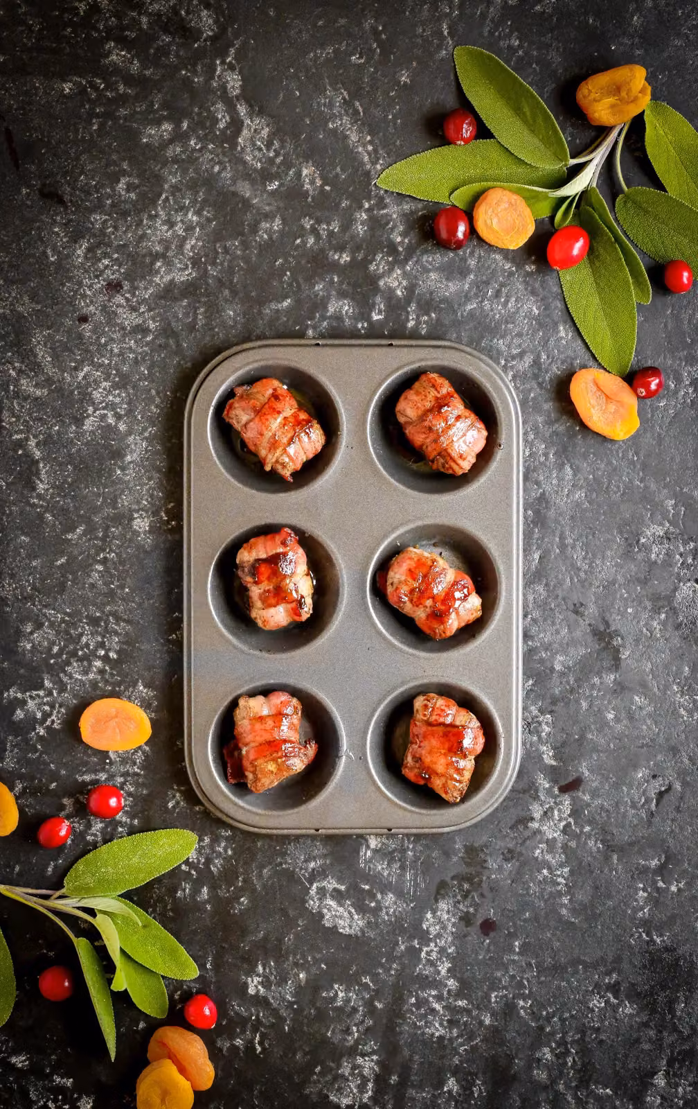 MasterClass Non-Stick 6 Hole Carbon Steel Muffin Tray in Silver – 2