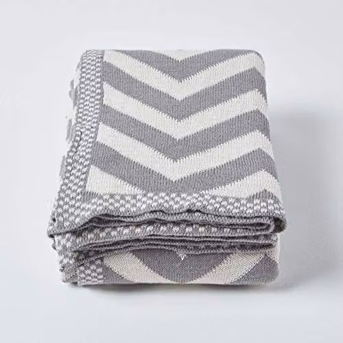 Homescapes Grey and White Cotton Knitted Geometric Chevron Throw, W: 130 cm, L: 170 cm – 3