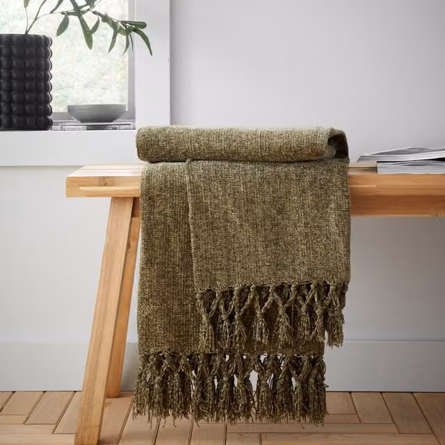 Catherine Lansfield Green Plain Chenille Woven Throw with Fringes, W: 130 cm, L: 170 cm