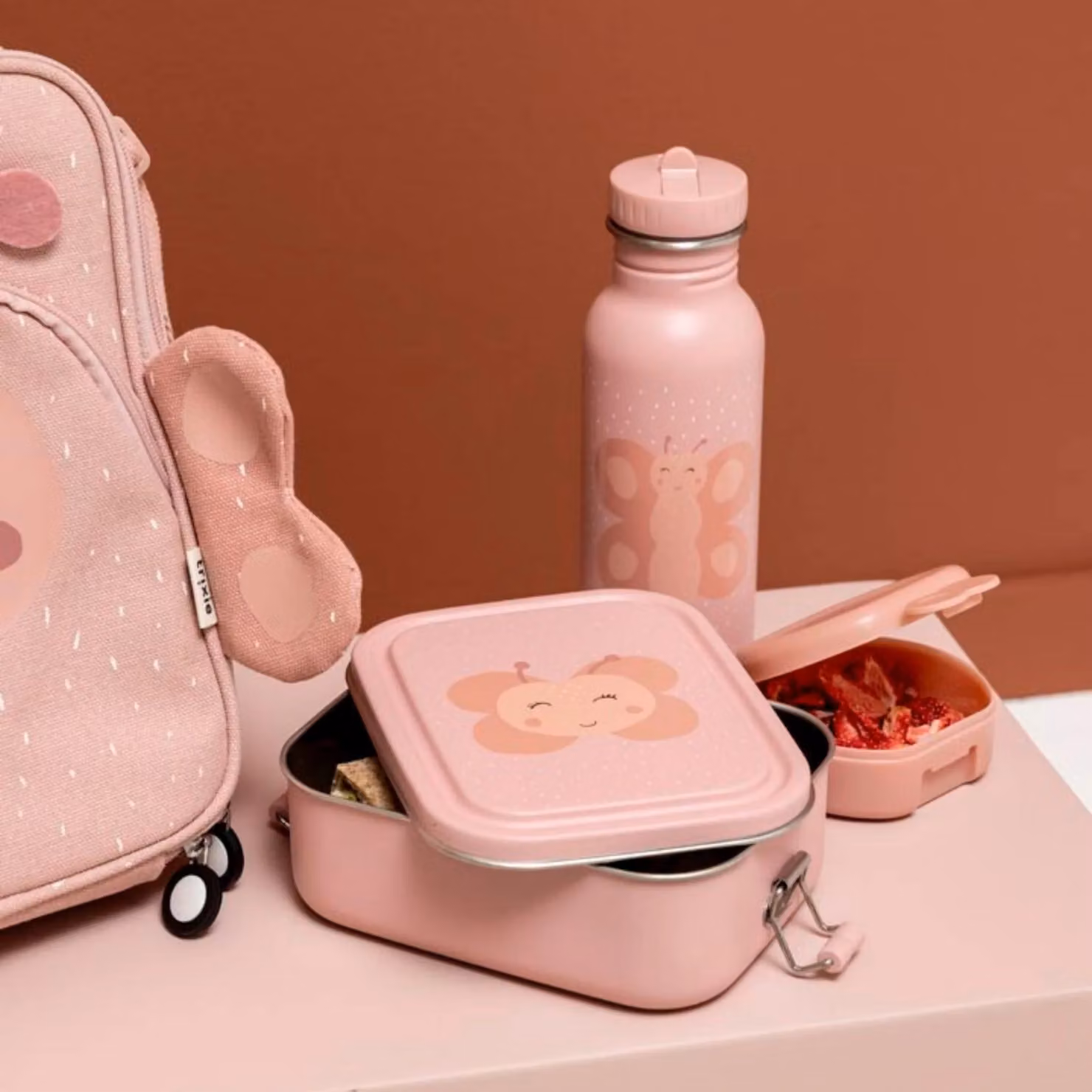 Trixie Mrs. Butterfly Small Lunch Box with Dividers and Clip in Pink – 2