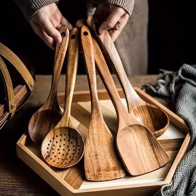 Dyzi 5-Piece Wooden Kitchen Utensils Set for Cooking and Baking in Light Brown – 1