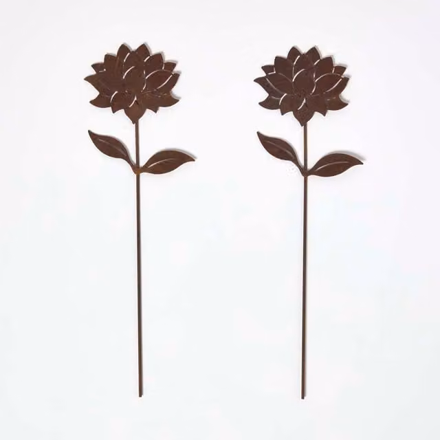 Homescapes Steel Dahlia Garden Stake Decorations, Set of 2, Brown