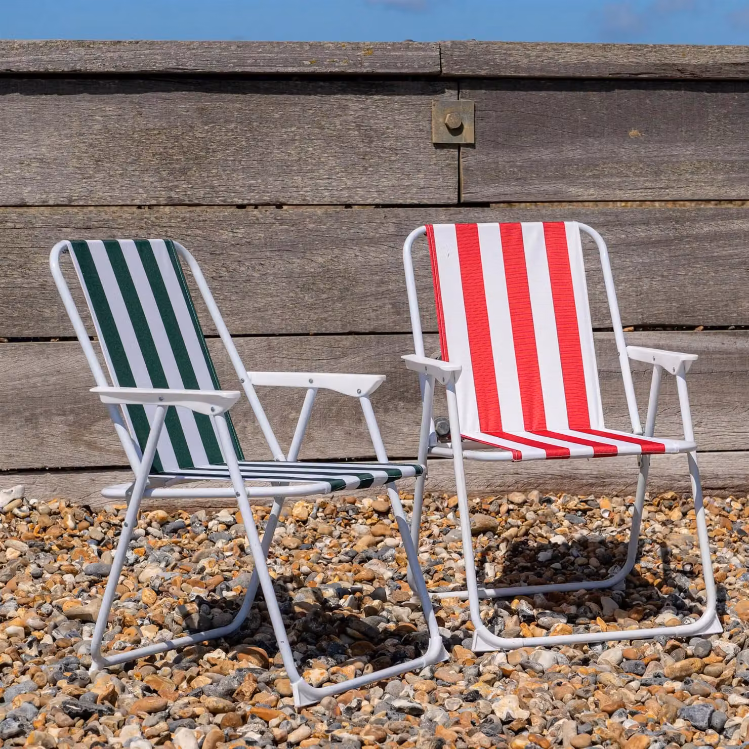 Harbour Housewares Pack of 4 Folding Metal Beach Chairs with Armrests in Blue and Red Maritime Stripe – 2