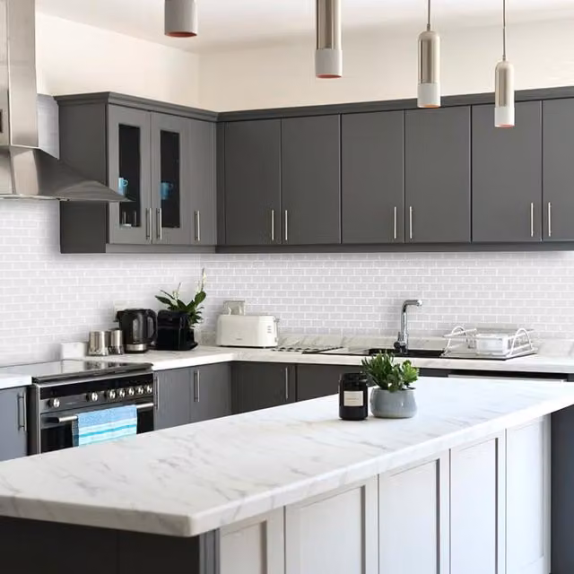 Livingandhome 10-Piece White 3D Effect Adhesive Backsplash Tiles
