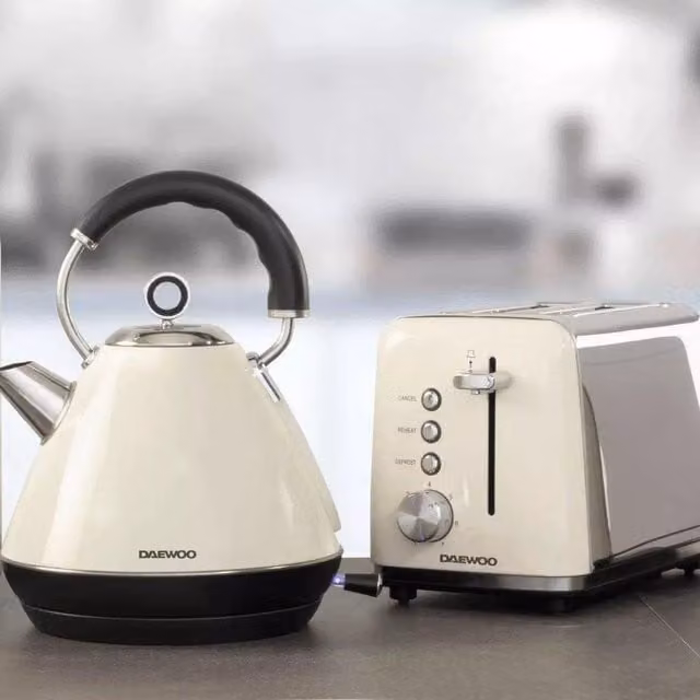 Daewoo Kensington Pyramid 2 Slice Toaster and 1.7 Litre Kettle Set in Cream and Silver