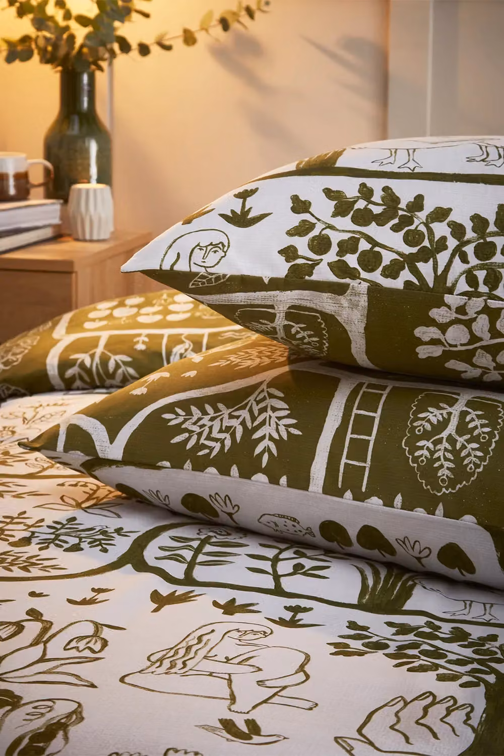 Riva Home Furn Frida Reversible Floral Duvet Cover Set in Green and White, W: 137 cm x L: 200 cm – 3
